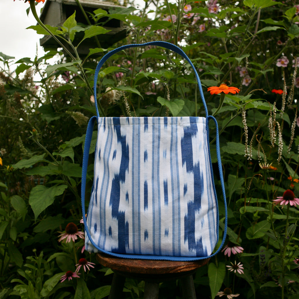 alexbender- multifunktionale Stofftasche Blau / Weiß in Berlin kaufen