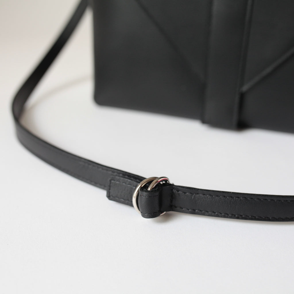 alexbender- Handtasche Envelope echt Leder Schwarz in Berlin kaufen