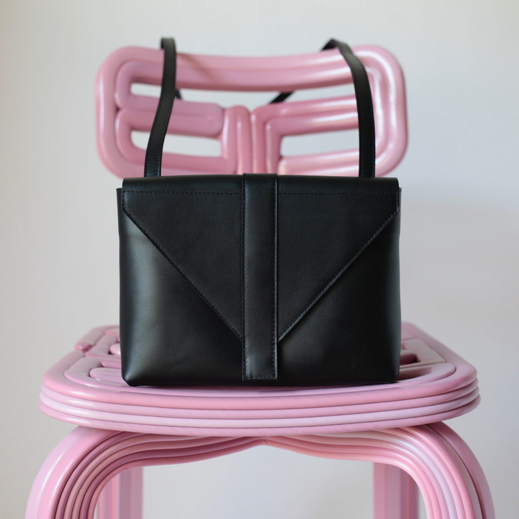 alexbender- Handtasche Envelope echt Leder Schwarz in Berlin kaufen