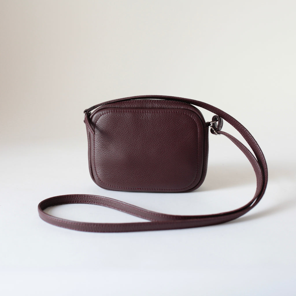 alexbender- Handtasche Zip S echt Leder Burgundy in Berlin kaufen