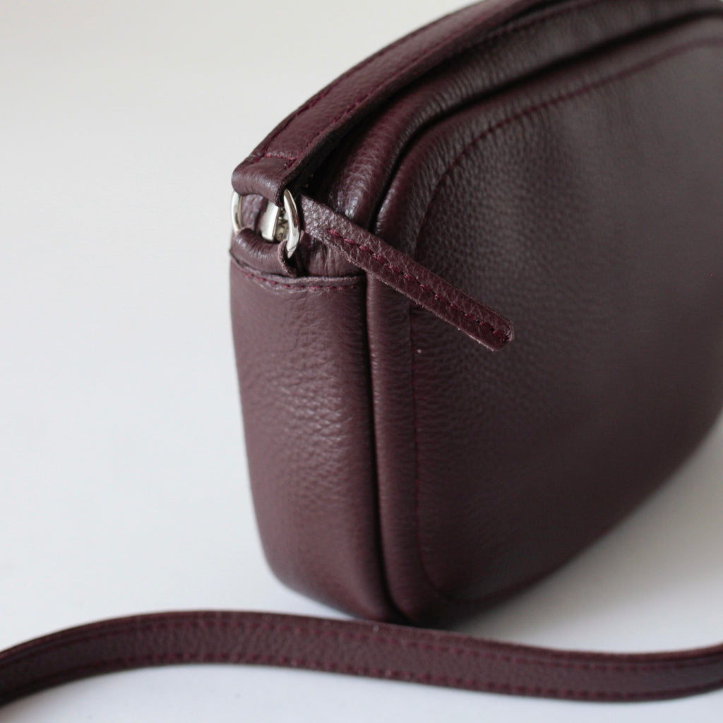 alexbender- Handtasche Zip S echt Leder Burgundy in Berlin kaufen