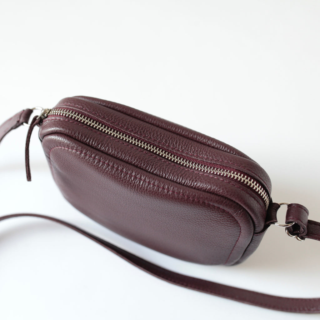 alexbender- Handtasche Zip S echt Leder Burgundy in Berlin kaufen