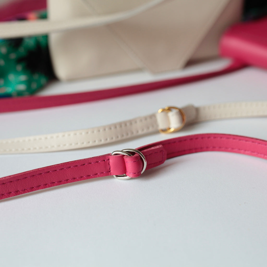 alexbender-kleine Handtasche Envelope echt Leder Beere in Berlin kaufen