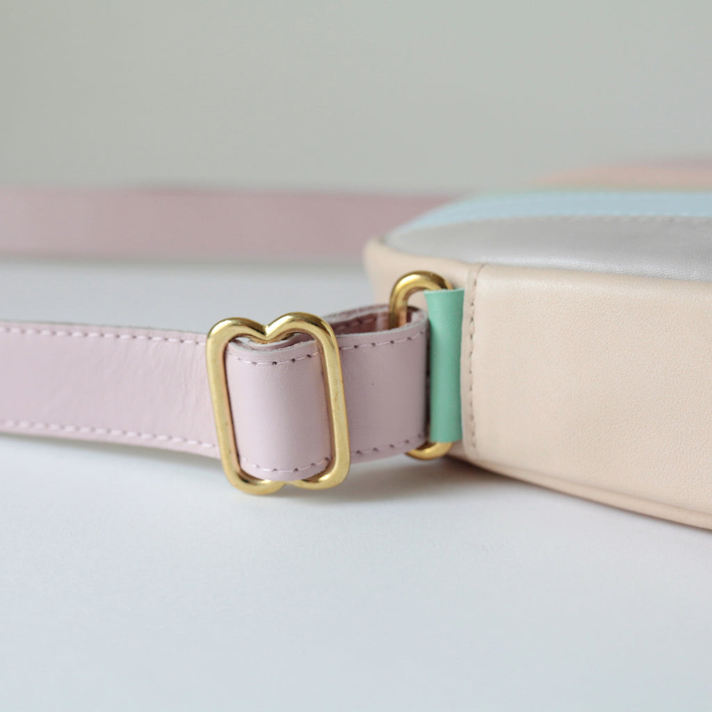 alexbender- Schultertasche Zip M echt Leder Bunt Pastell in Berlin kaufen