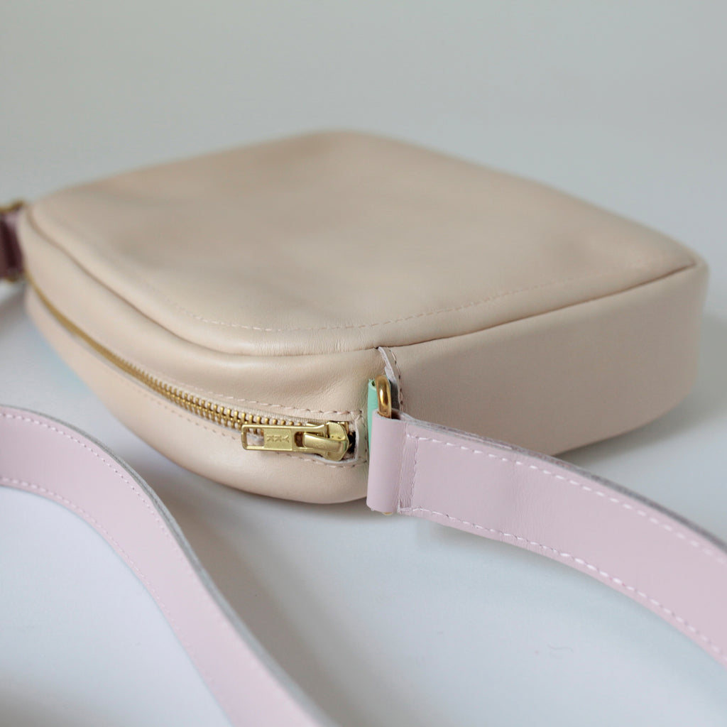alexbender- Schultertasche Zip M echt Leder Bunt Pastell in Berlin kaufen
