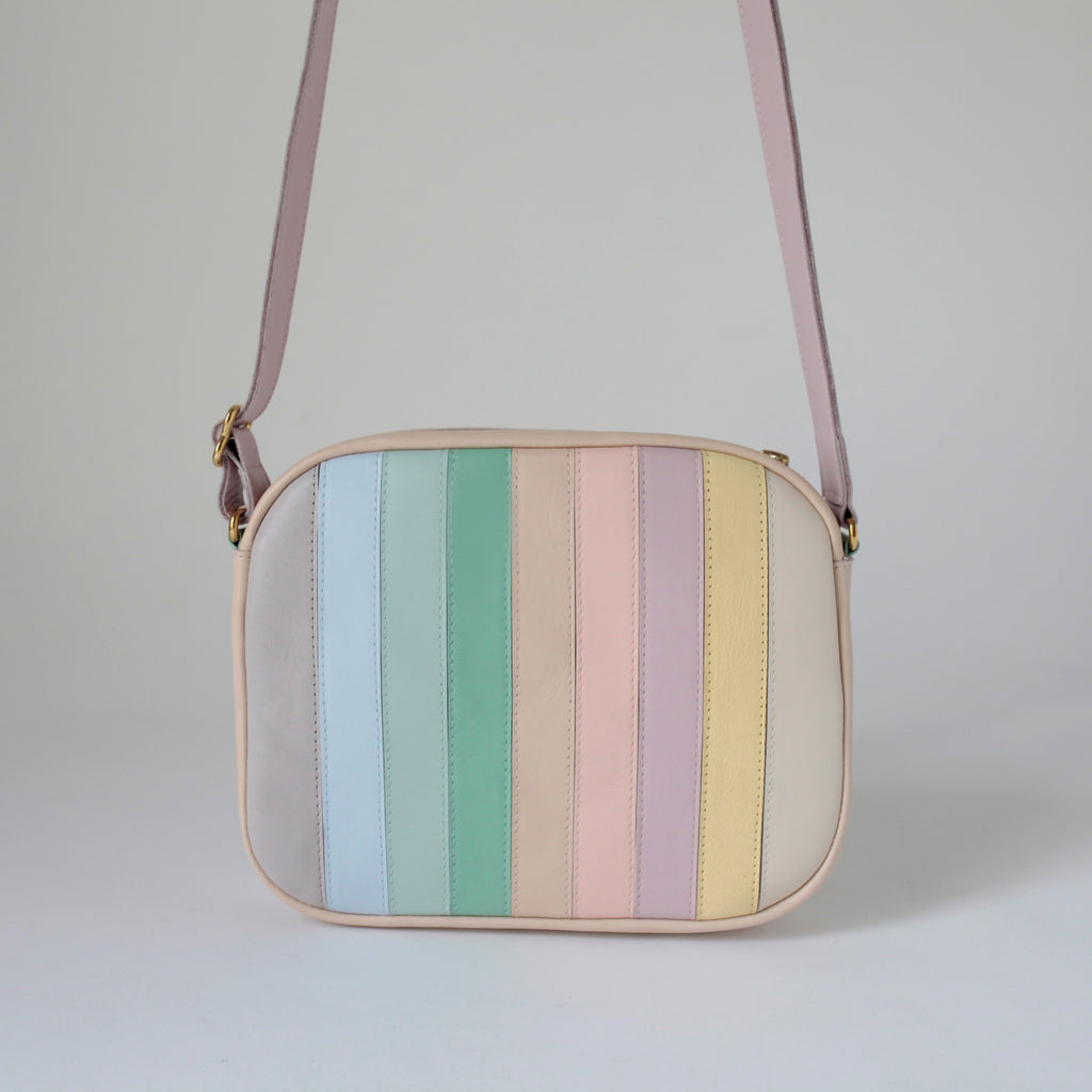 alexbender- Schultertasche Zip M echt Leder Bunt Pastell in Berlin kaufen
