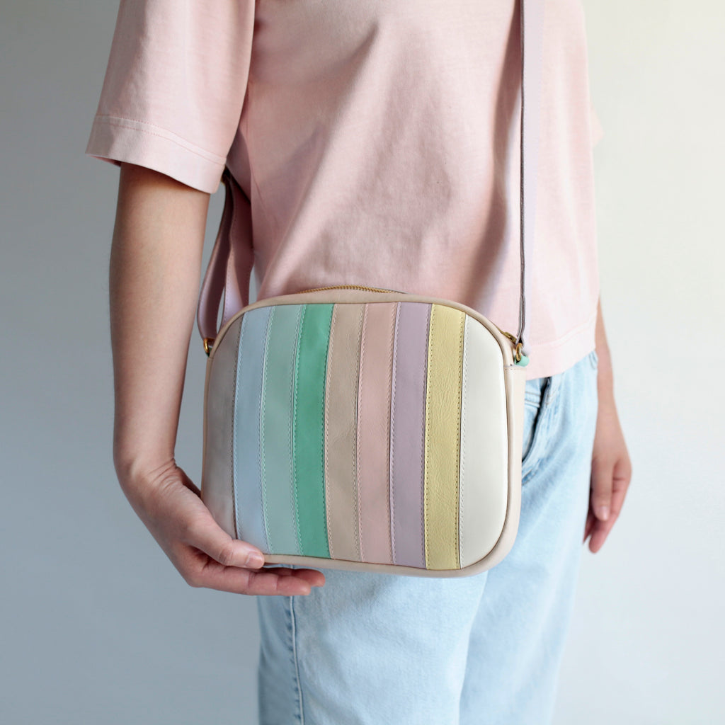 alexbender- Schultertasche Zip M echt Leder Bunt Pastell in Berlin kaufen