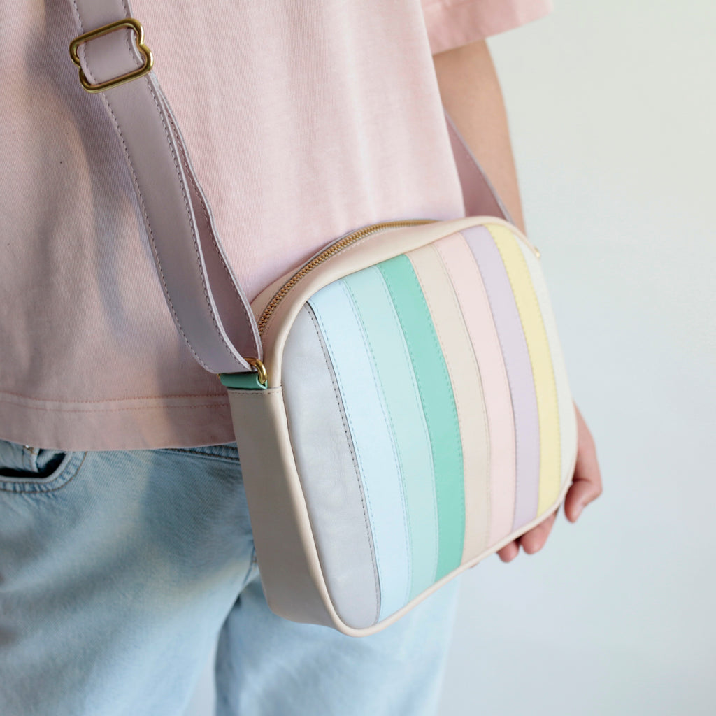 alexbender- Schultertasche Zip M echt Leder Bunt Pastell in Berlin kaufen