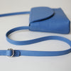 alexbender-Schultertasche echt Leder Blau in Berlin kaufen