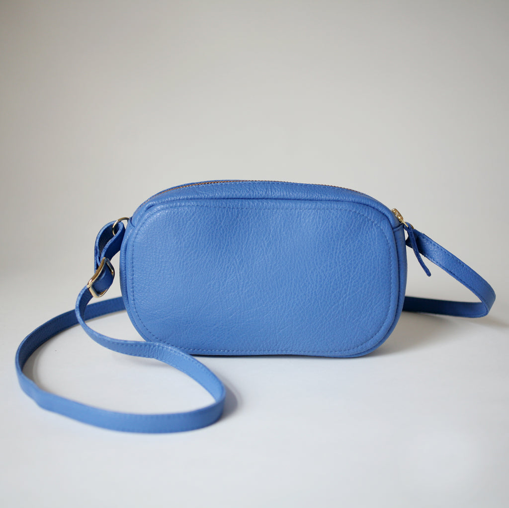 alexbender- Handtasche OVAL echt Leder Kornblumenblau in Berlin kaufen