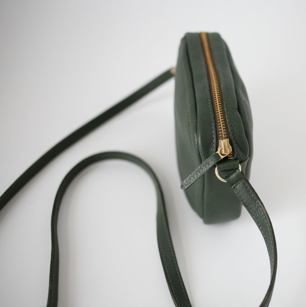 alexbender-Handtasche Zip echt Leder Grün in Berlin kaufen