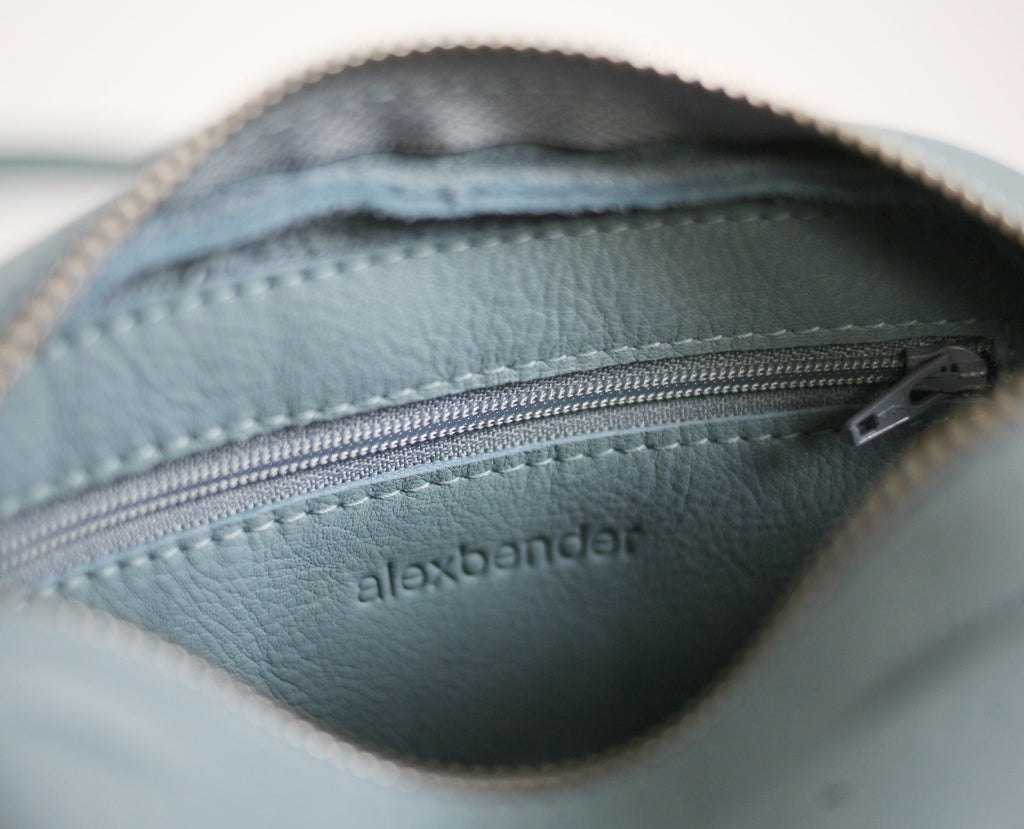 alexbender- Gürteltasche Zip echt Leder Taubenblau in Berlin kaufen